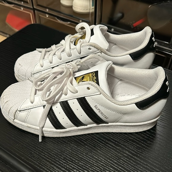 Adidas superstar US7.5 - Picture 1 of 5